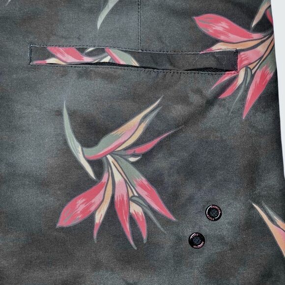 American Eagle Bird of Paradise Board Shorts in Grey/Red Men’s Flex/L - Picture 5 of 6